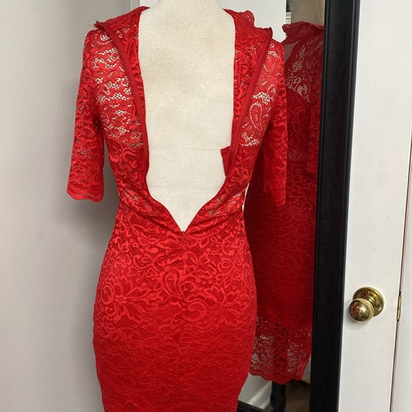Elegant Red Lace Dress - Picture 10 of 10